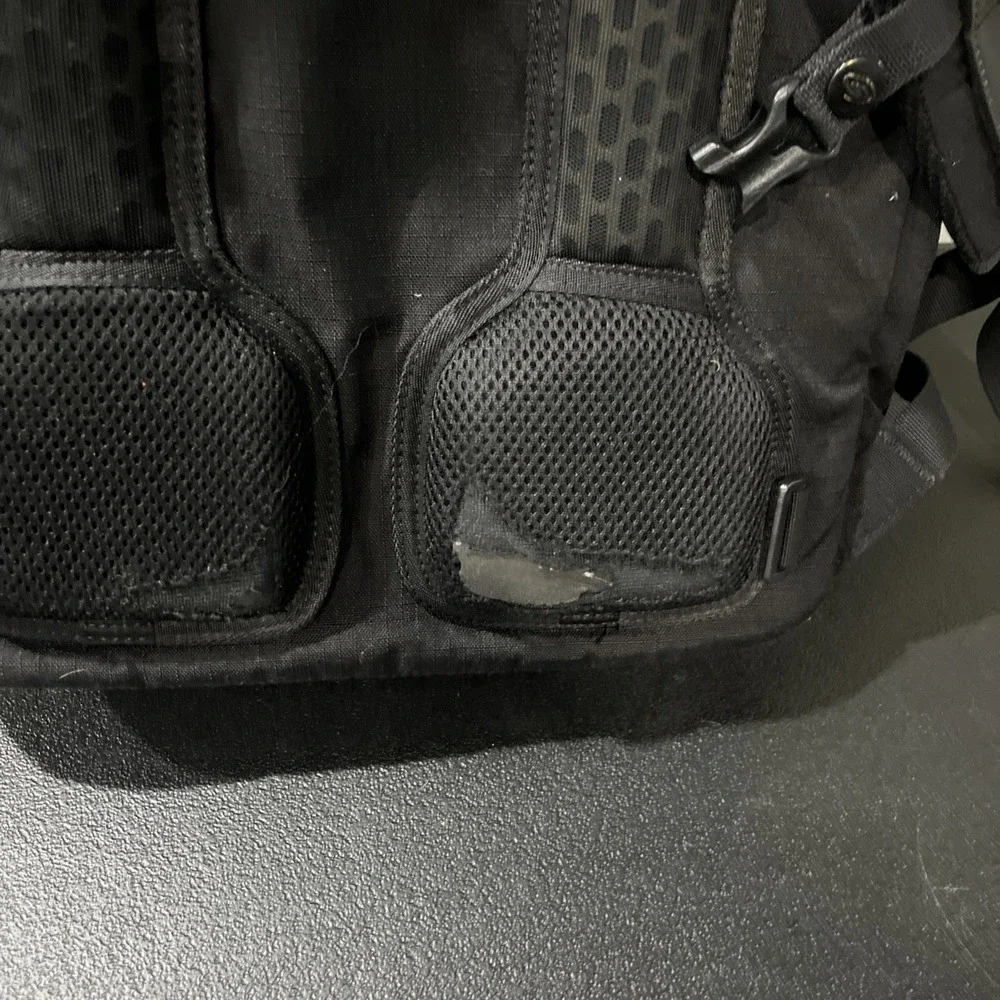 Timbuk2 Especial Medio Backpack Black Cycling Commuter Laptop Bag Expandable